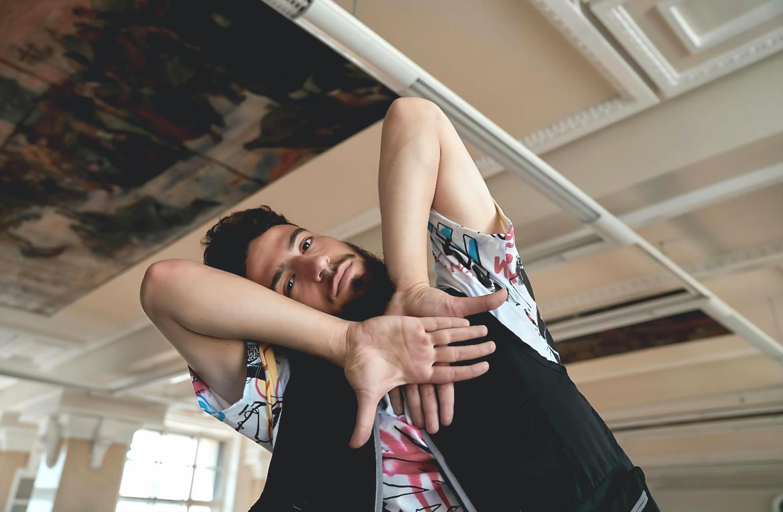 Ballettstudio mit natürlichem Licht und offener Atmosphäre